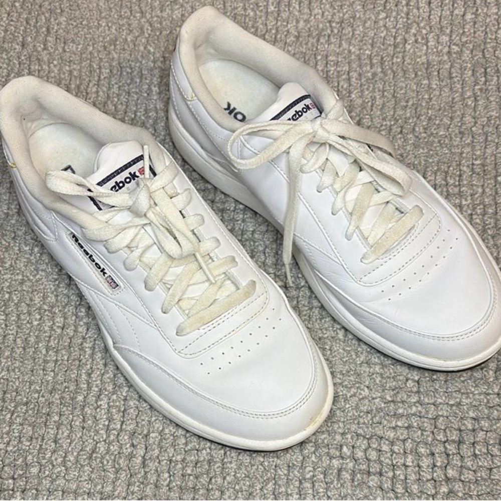 Reebok White Classic Sneakers Low-Top Design